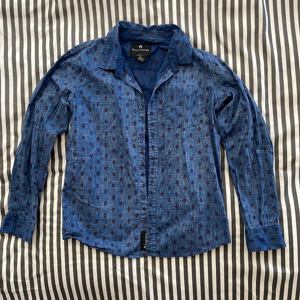 Shouthouse Button up top